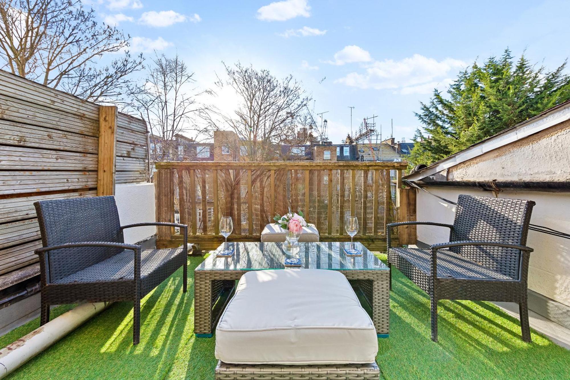 Balcony Blue Theme 1 Bedroom Central London Luxury Flat Near Hyde Park! Accommodates Up To 6! Double Sofa Bed And Next To Station! Dış mekan fotoğraf