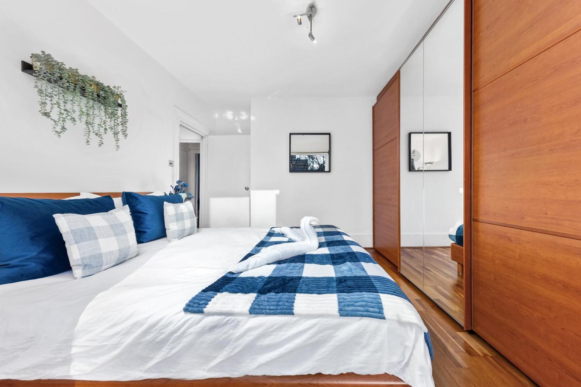 Balcony Blue Theme 1 Bedroom Central London Luxury Flat Near Hyde Park! Accommodates Up To 6! Double Sofa Bed And Next To Station! Dış mekan fotoğraf