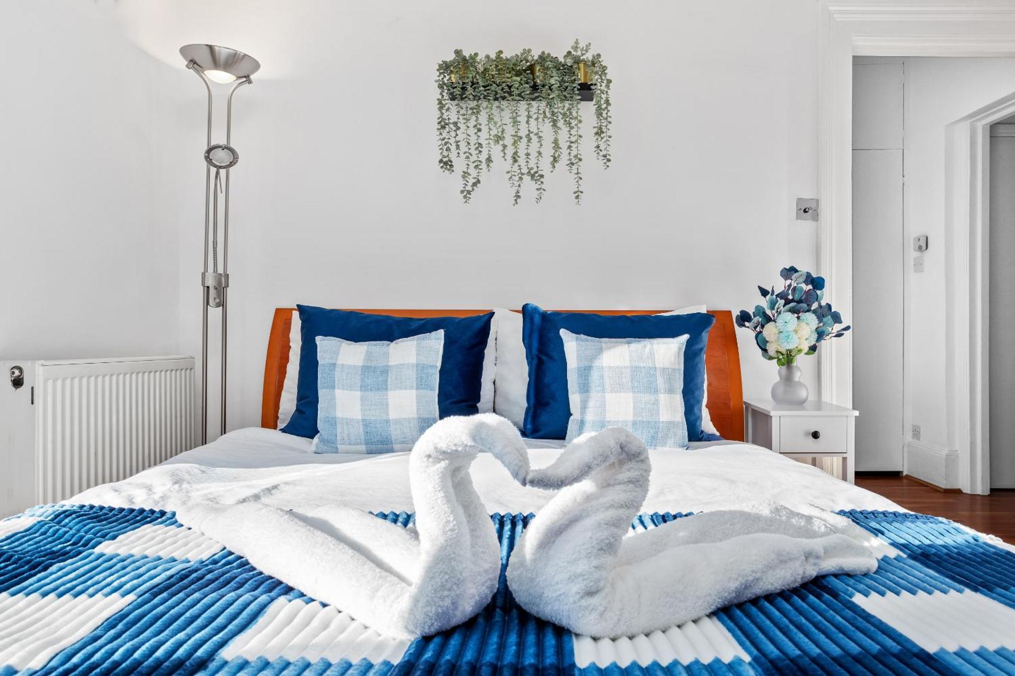 Balcony Blue Theme 1 Bedroom Central London Luxury Flat Near Hyde Park! Accommodates Up To 6! Double Sofa Bed And Next To Station! Dış mekan fotoğraf