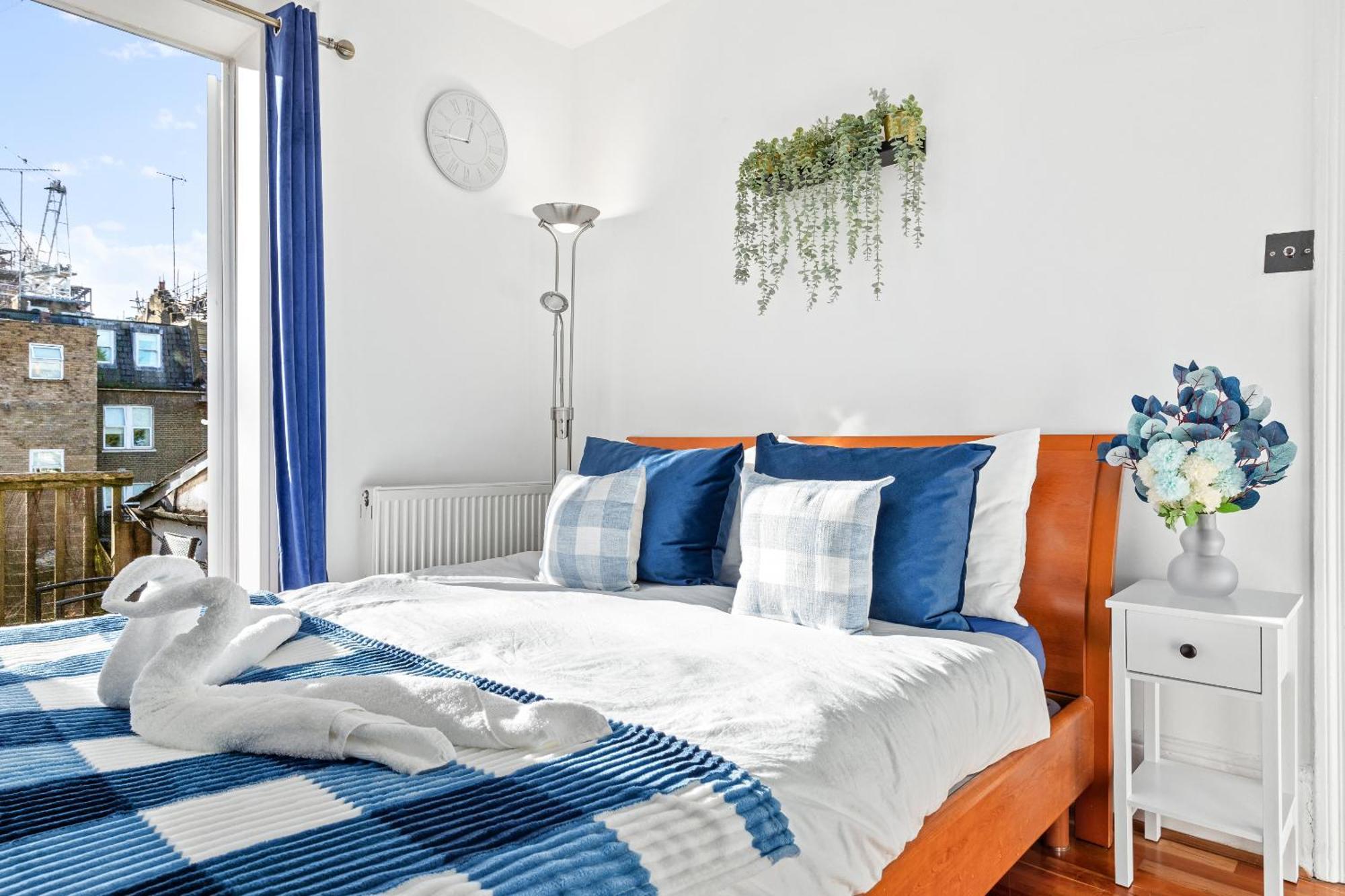 Balcony Blue Theme 1 Bedroom Central London Luxury Flat Near Hyde Park! Accommodates Up To 6! Double Sofa Bed And Next To Station! Dış mekan fotoğraf