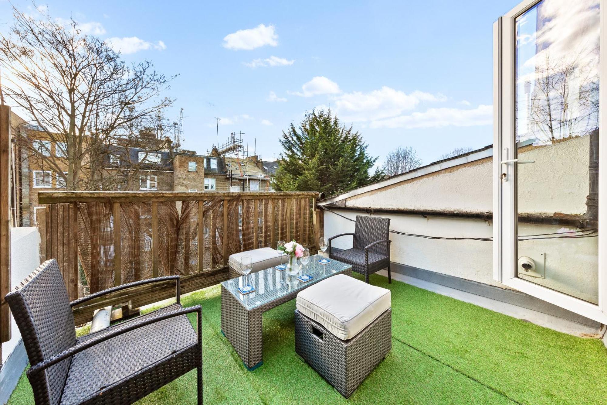 Balcony Blue Theme 1 Bedroom Central London Luxury Flat Near Hyde Park! Accommodates Up To 6! Double Sofa Bed And Next To Station! Dış mekan fotoğraf