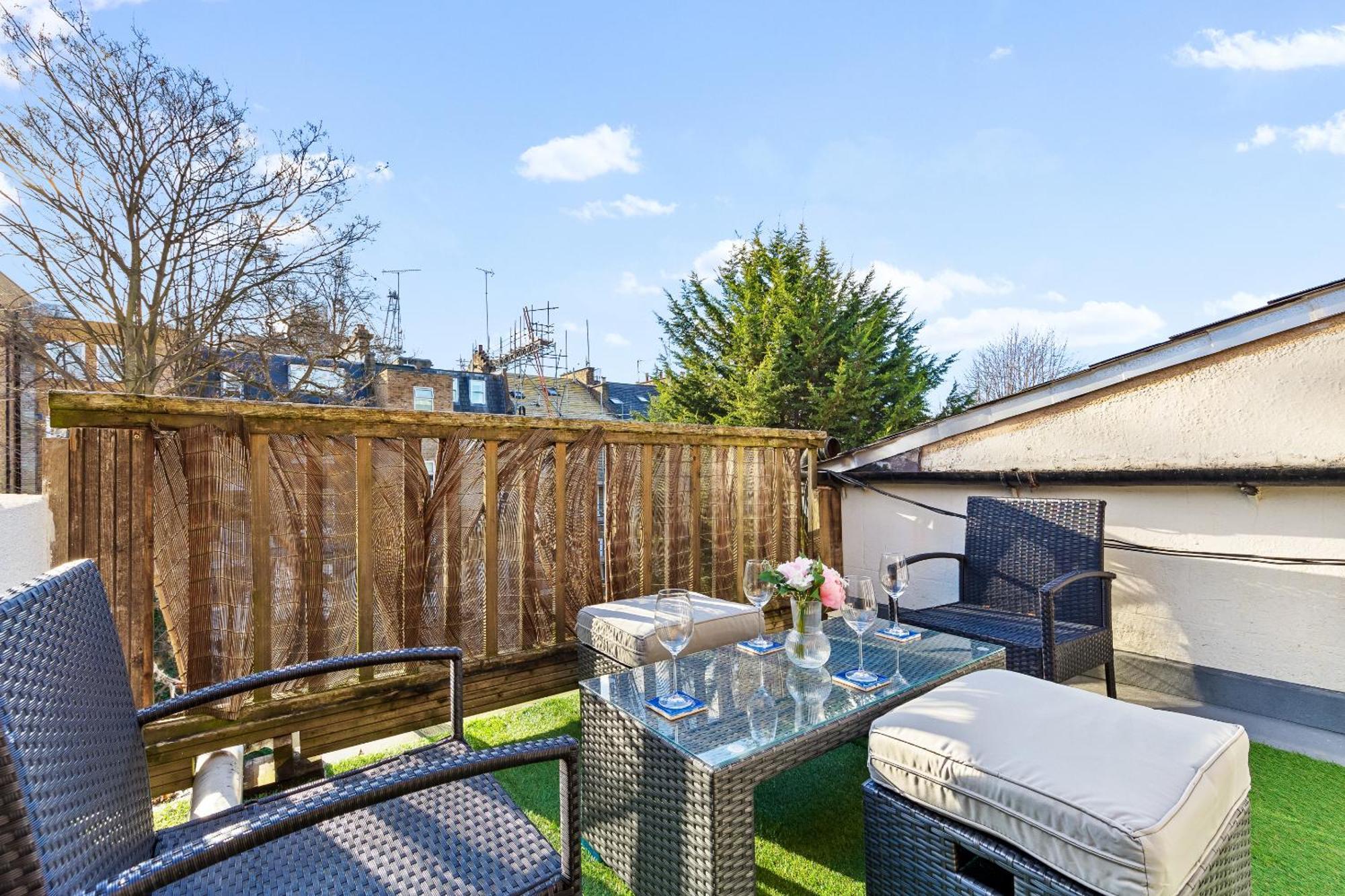 Balcony Blue Theme 1 Bedroom Central London Luxury Flat Near Hyde Park! Accommodates Up To 6! Double Sofa Bed And Next To Station! Dış mekan fotoğraf