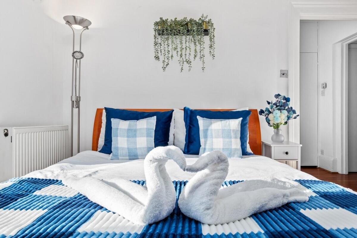 Balcony Blue Theme 1 Bedroom Central London Luxury Flat Near Hyde Park! Accommodates Up To 6! Double Sofa Bed And Next To Station! Dış mekan fotoğraf
