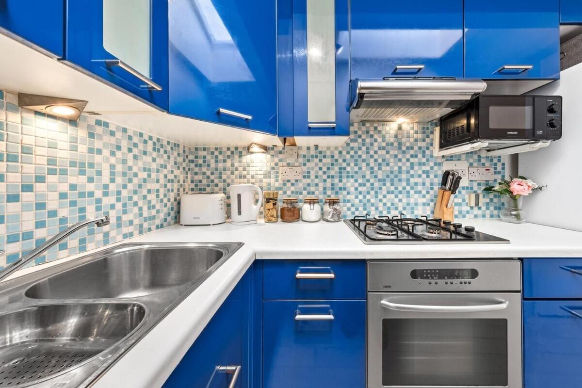 Balcony Blue Theme 1 Bedroom Central London Luxury Flat Near Hyde Park! Accommodates Up To 6! Double Sofa Bed And Next To Station! Dış mekan fotoğraf